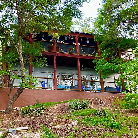 The Rivery Retreat, Choose From Luxury Guesthouse Cabin Or Poolside Suite In Lake Austin Hill Country-3